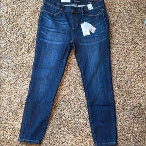 Stretchy skinny fit jeans. Size 15/32.